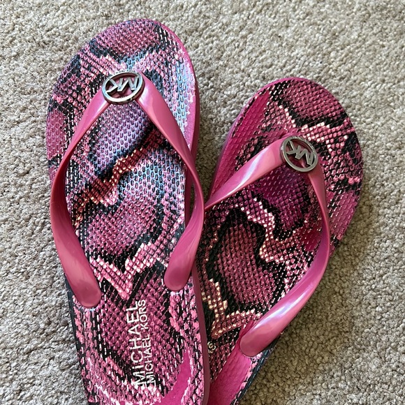 Michael Kors Flip Flops - Picture 3 of 5